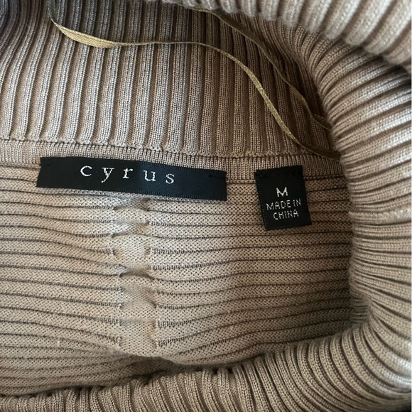 Cyrus Brown Pattern long neck sweater - Picture 6 of 7